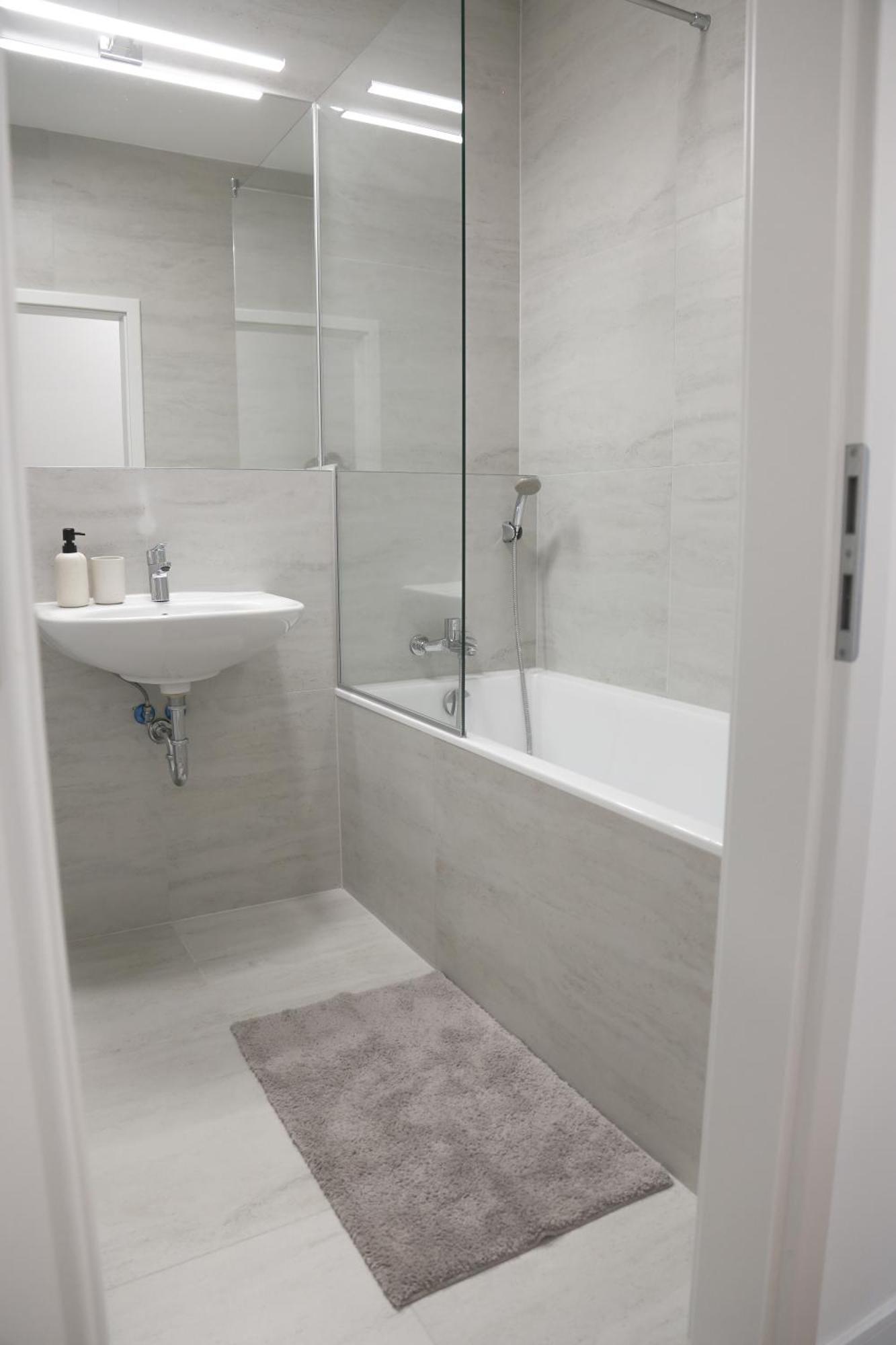 Kesselbauer Bratislava - Luxury Apartment With Free Parking Buitenkant foto